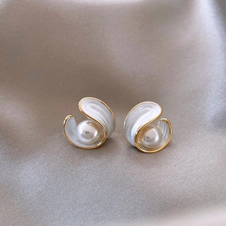 Luxe Witte Opal Oorbellen met Parel Goud