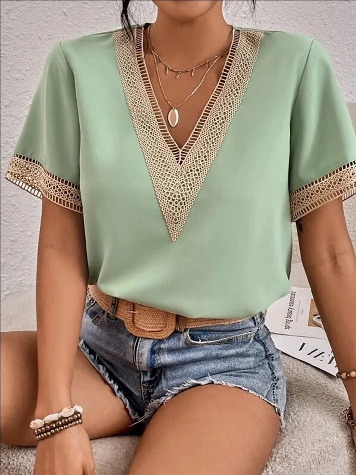 Hilda | Elegant Shirt met Kanten V-Hals