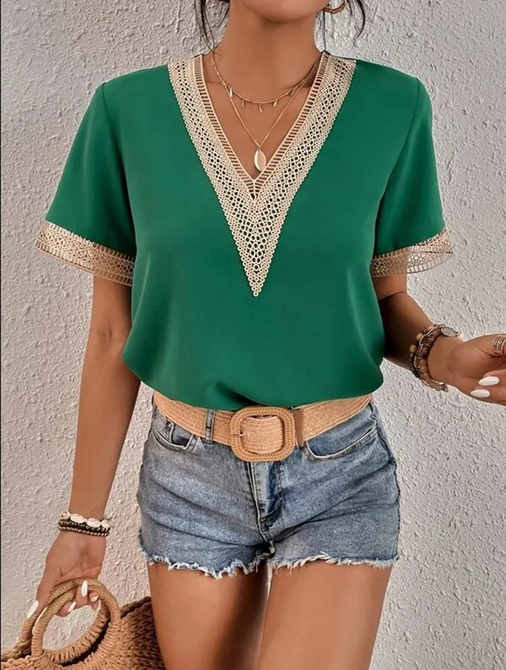Hilda | Elegant Shirt met Kanten V-Hals