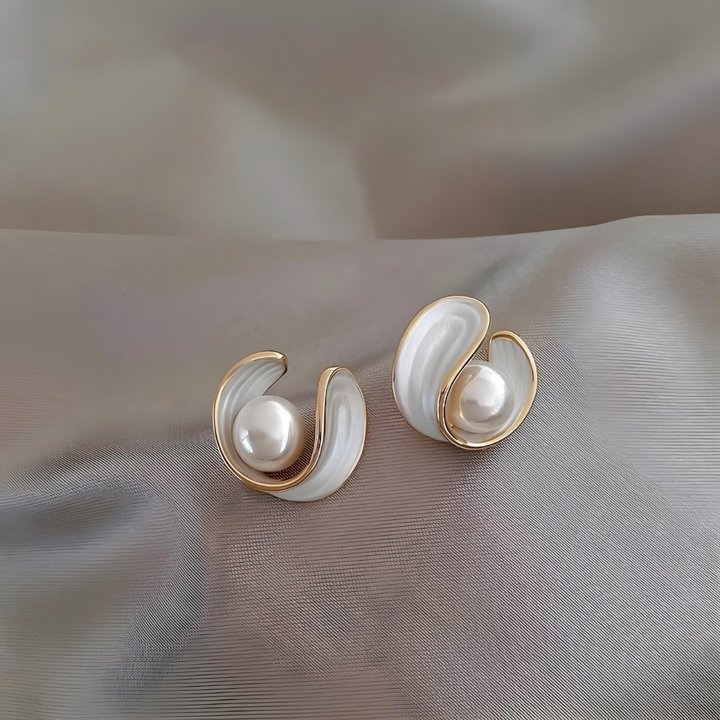 Luxe Witte Opal Oorbellen met Parel Goud