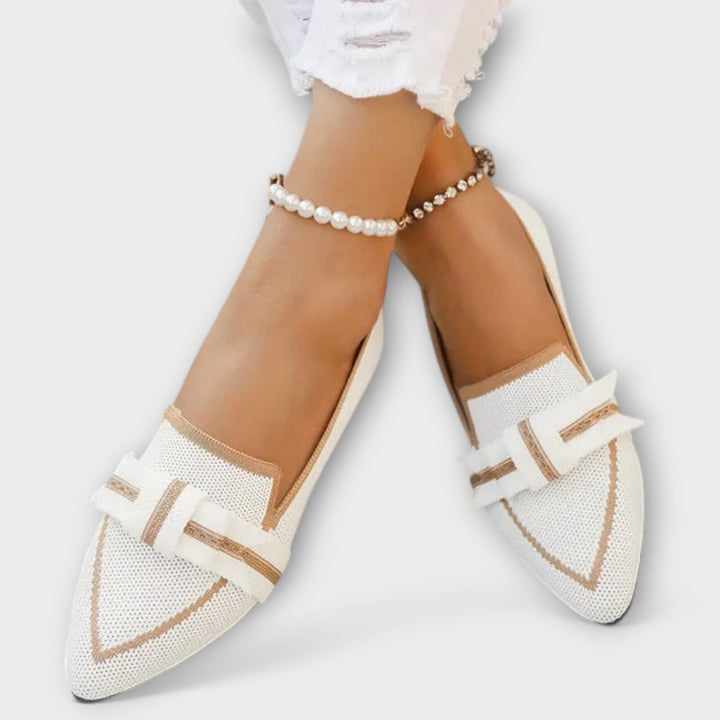 Vrouwelijke Platte Schoenen met Knoopdetail